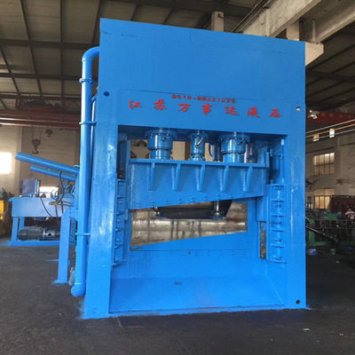 Industrial Gantry Shear Machine PLC Control System With 8000mm Charging Box For Scrap Yards