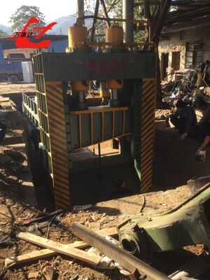 Industrial 8000kN Hydraulic Gantry Shear Air Cooling System with 2000mm Blade for Heavy Scrap Cutting