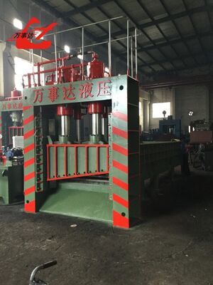 PLC Control System Hydraulic Gantry Shear With 8 M Charging Box For Continuous Scrap Recycling