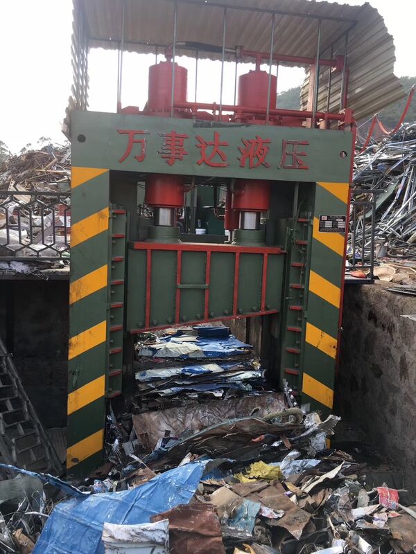 Versatile Durable 12500kN Gantry Shear Q43L-12500L With 8000×2000×1400mm Loading Room For Heavy Scrap Metal Cutting
