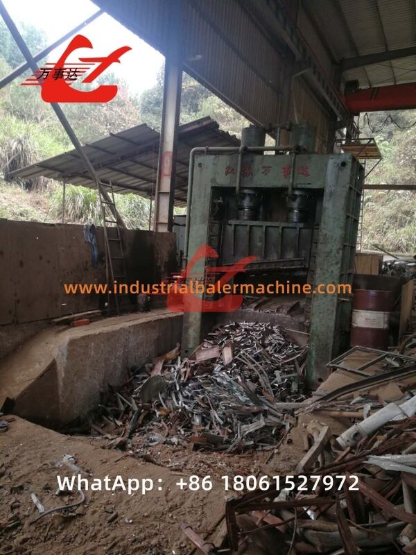 Heavy Duty Industrial Hydraulic Gantry Shear 22MPa For Safer Heavy Scrap Cutting And Recycling Yard Operation With Air Cooling System