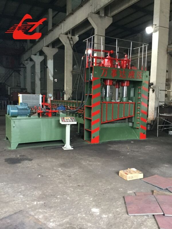 Industrial Gantry Shear Machine PLC Control System With 8000mm Charging Box For Scrap Yards