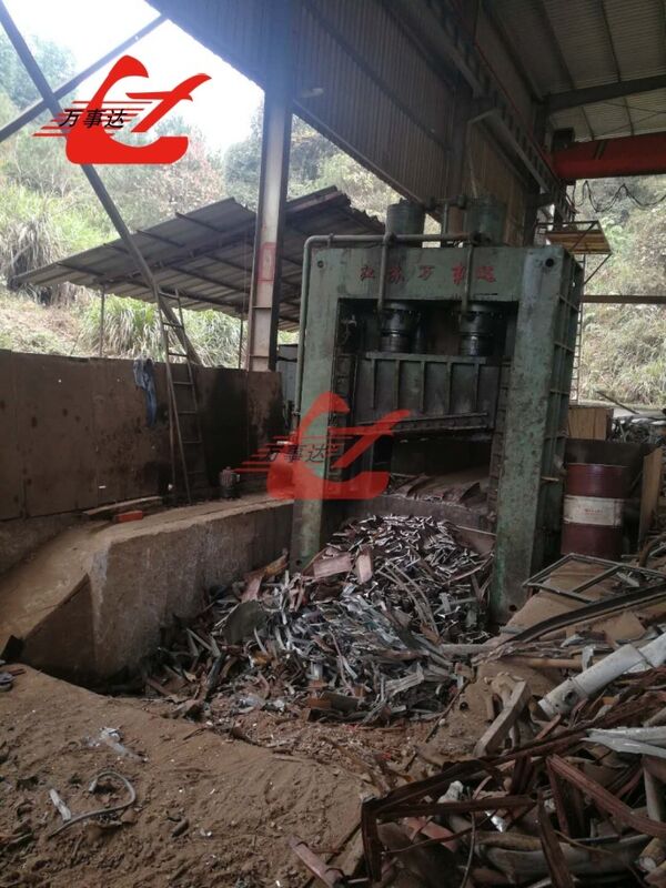 Industrial 8000kN Hydraulic Gantry Shear Air Cooling System with 2000mm Blade for Heavy Scrap Cutting