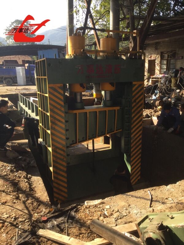 Industrial 8000kN Hydraulic Gantry Shear Air Cooling System with 2000mm Blade for Heavy Scrap Cutting