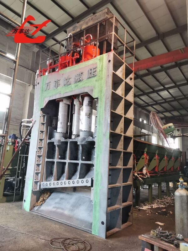High Efficiency Air Cooling 800Ton Gantry Shear With 8-Meter Loading Box For Hard Steel Spoke