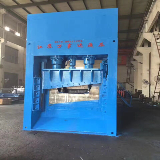 PLC Control System Hydraulic Gantry Shear With 8 M Charging Box For Continuous Scrap Recycling