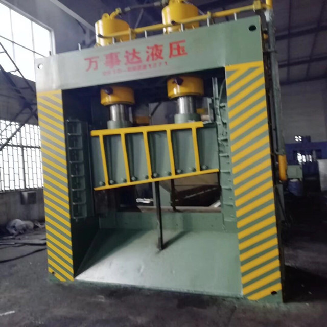 High Efficiency Air Cooling 800Ton Gantry Shear With 8-Meter Loading Box For Hard Steel Spoke