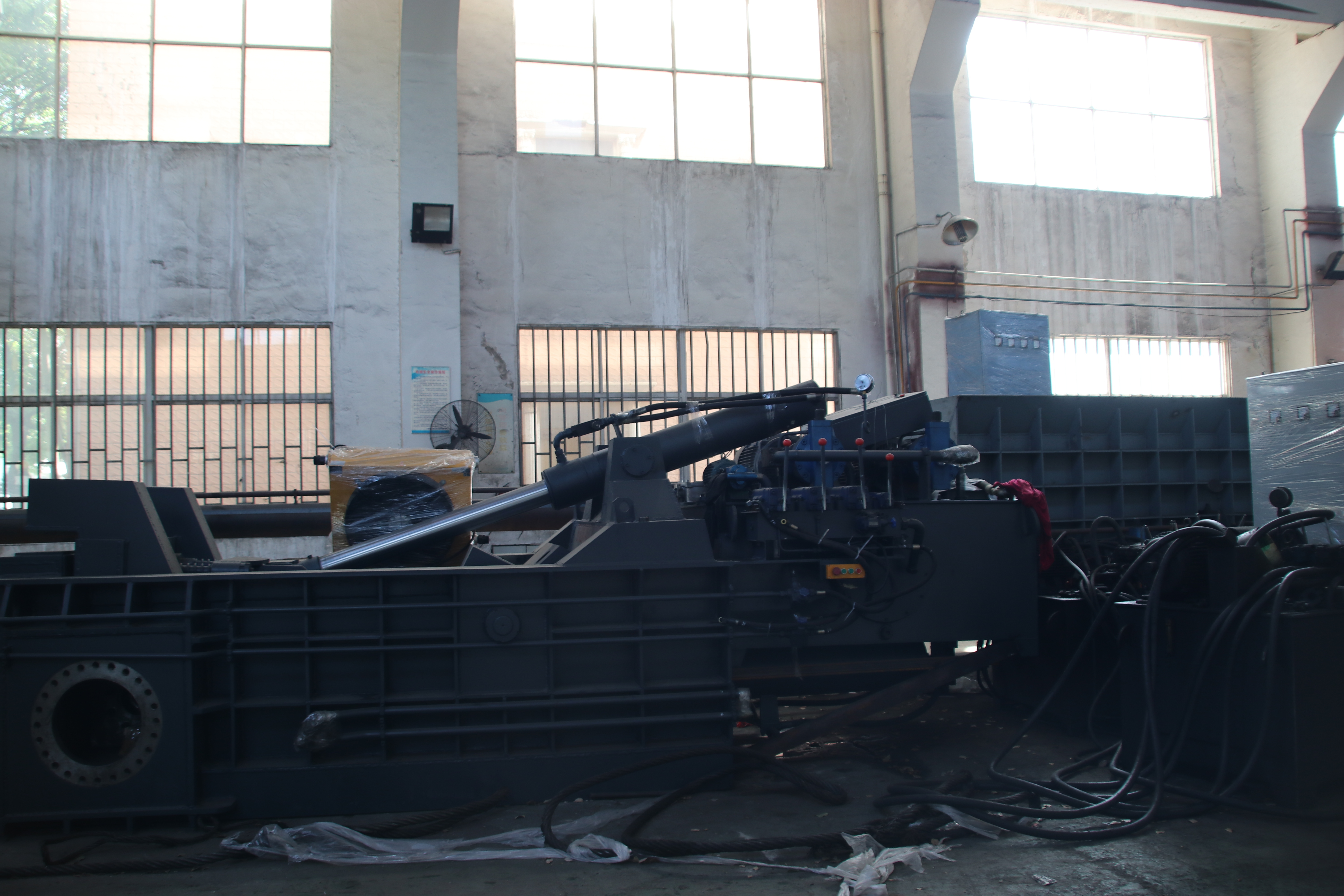 Y83/Q-135A Industrial Metal Baler 1350kN/135t 18.5kw Hydraulic Metal Baler