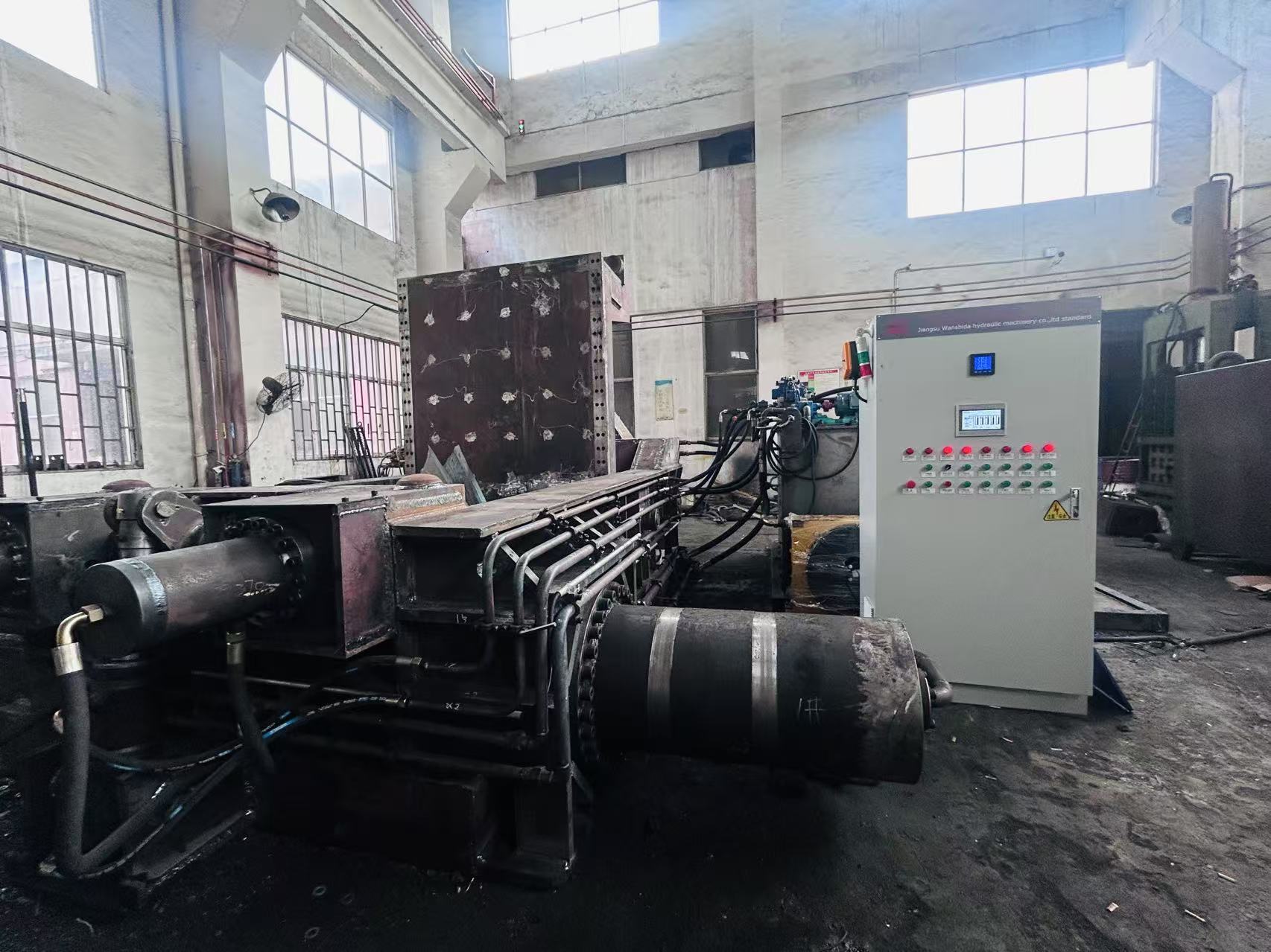 135 Ton Hydraulic Metal Baler Machine Y83/F-135 for Scrap Recycling