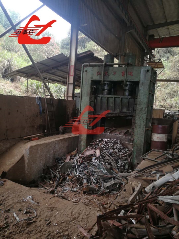 Industrial 8000kN Hydraulic Gantry Shear Air Cooling System with 2000mm Blade for Heavy Scrap Cutting