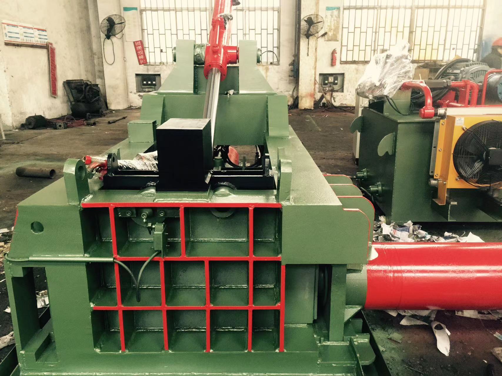 Heavy Duty 315Ton Hydraulic Metal Baler With Large Chamber For Scrap Recycling