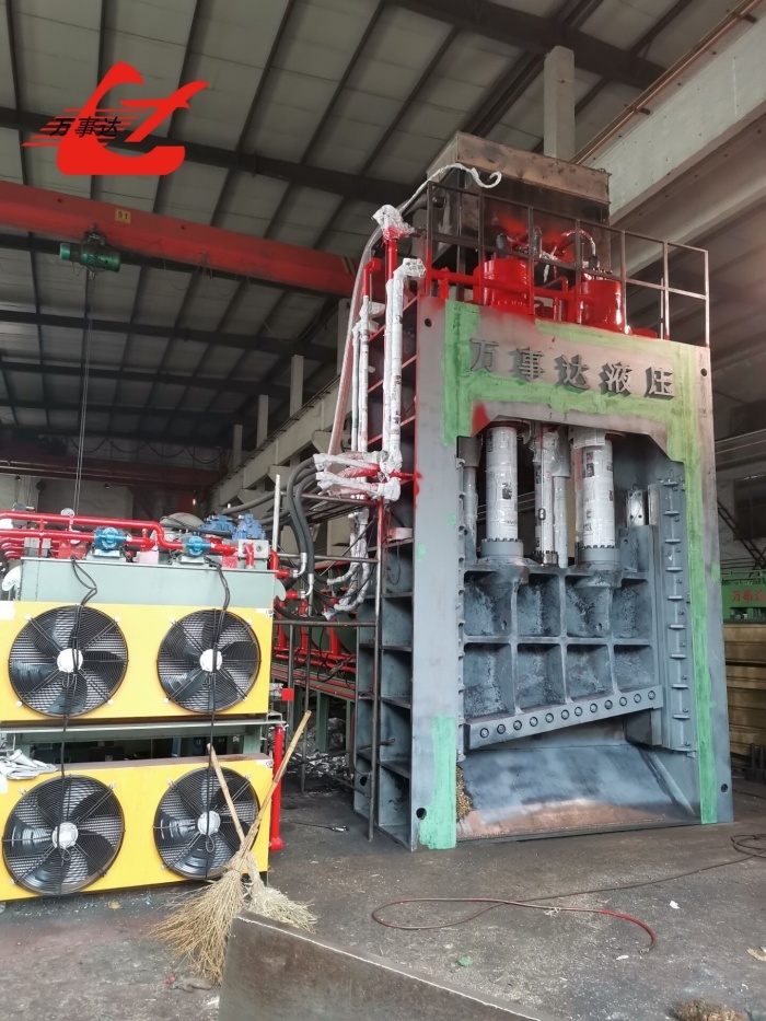 High Efficiency Air Cooling 800Ton Gantry Shear With 8-Meter Loading Box For Hard Steel Spoke
